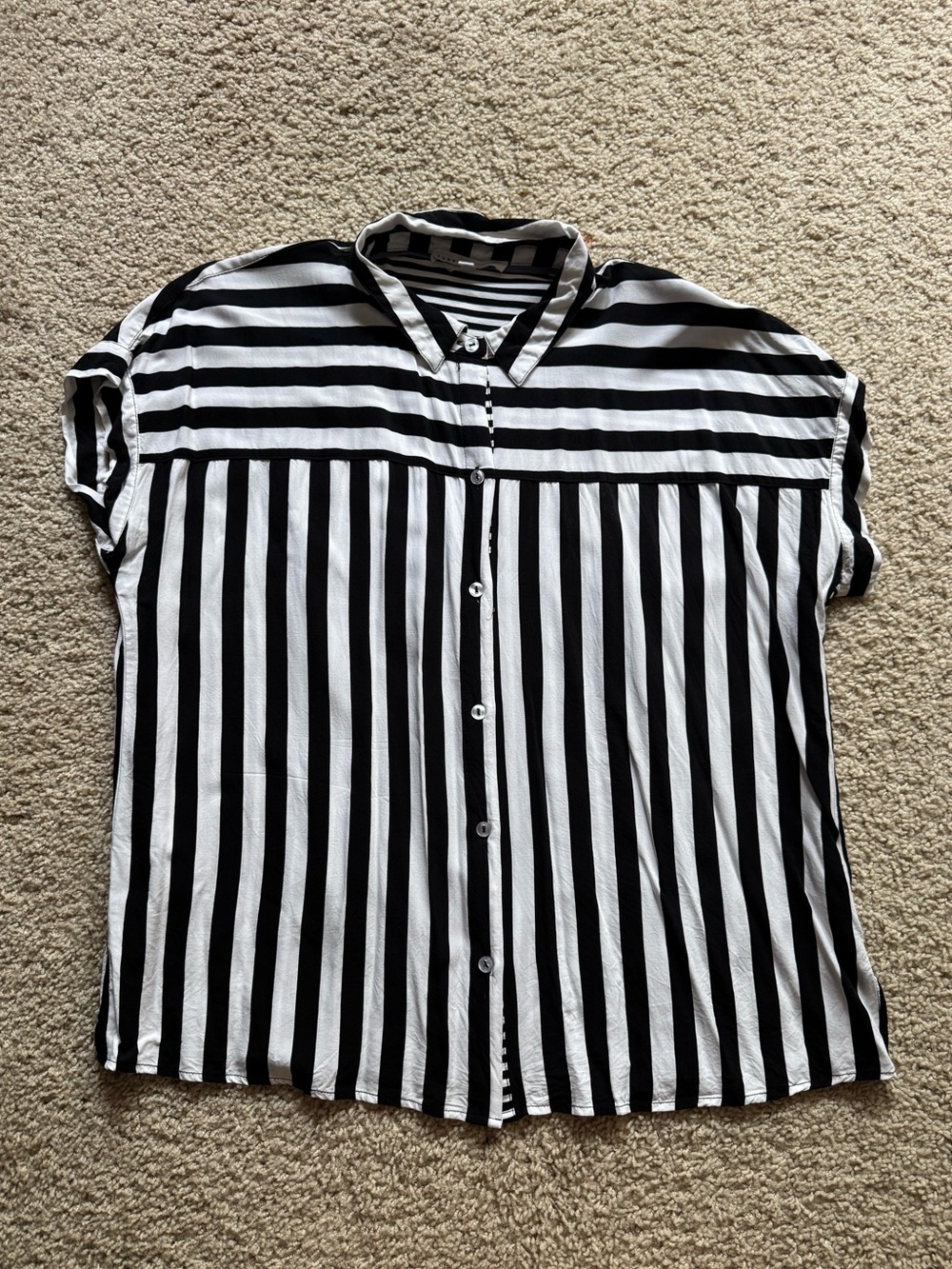 Black & White Striped Short-Sleeve Button-Up Shirt